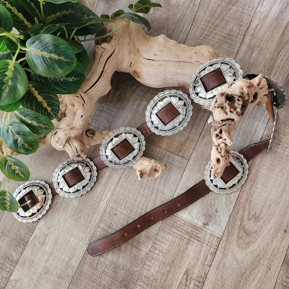 Brighton Brown Leather Sunflower Concho Belt - Picture 2 of 15